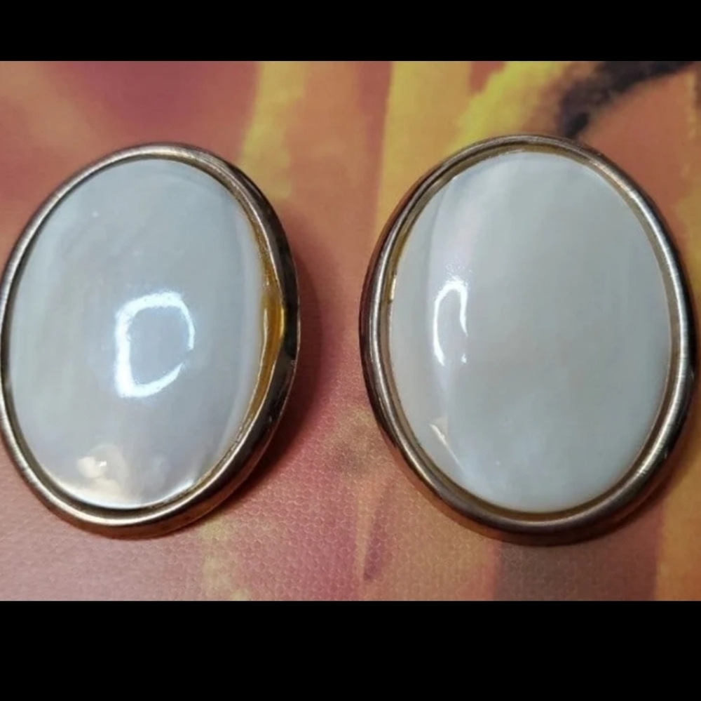 Vintage Mother Of Pearl Clip Earrings
